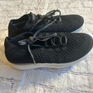 MOSHN BY KLOGS VIGOR BLACK WITH GREY/WHITE SOLES SLIPO LACE UP KNIT SHOES 8.5